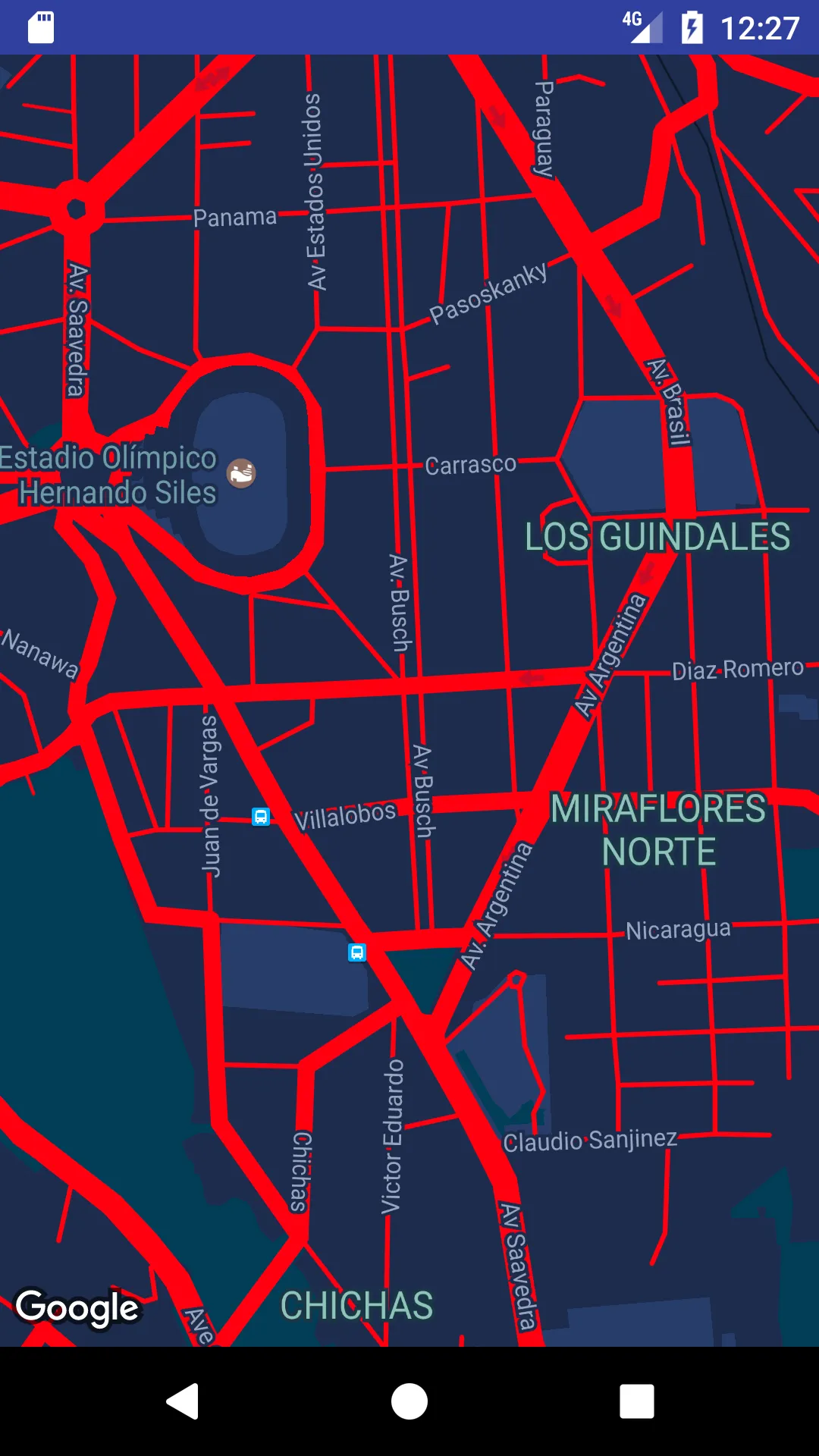 Mapa con fondo azul oscuro y calles rojas en Android